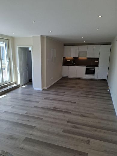 Erstbezug! Neue 2-Zimmer Wohnung in Rüdesheim mit Einbauküche & Terrasse – Foto 2