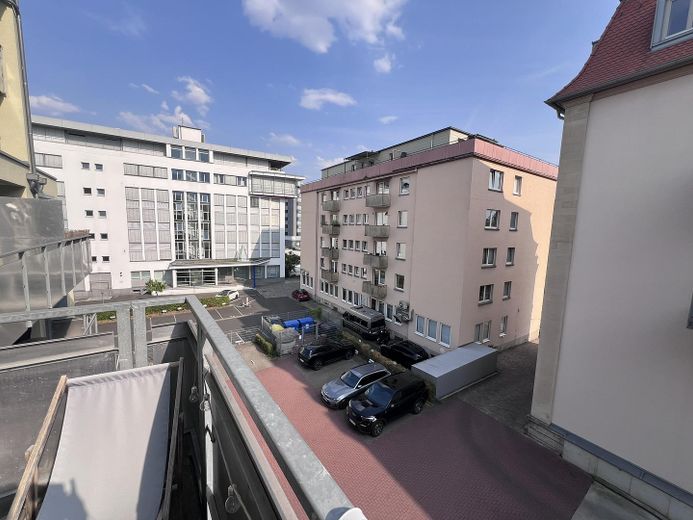 Jasne, przestronne, nowoczesne mieszkanie 3-pokojowe w centrum Würzbrg – Blick vom Balkon