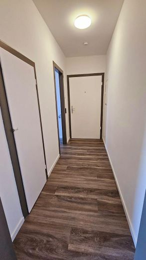 Kernsanierte 2 Zimmer Wohnung zu vermieten – Flur
