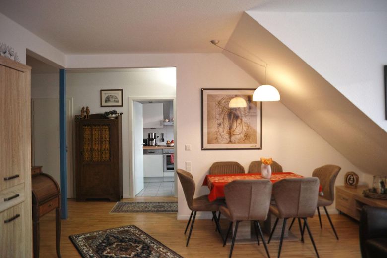 Wohnzimmer, Blick zur Küche