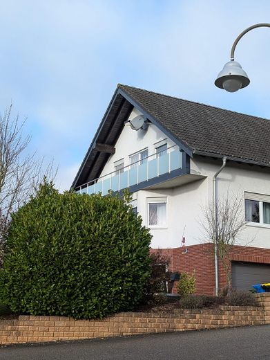 Großzügiges Einfamilienhaus mit Sauna und viel Platz im Hunsrück – Haus Ansicht 