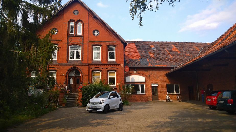 Hof mit Remise