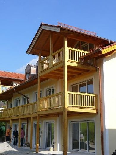 4-Zi.-Wohnung mit großem Balkon in Feldkirchen-Westerham – Ansicht Westseite