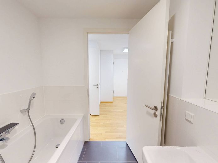 Wymarzone mieszkanie w zasięgu spaceru od Alexanderplatz: 3-pokojowe mieszkanie w nowym budownictwie z BALKONEM i w pełni wyposażoną kuchnią w północno-zachodniej części Friedrichshain – Ansicht II: Badezimmer II