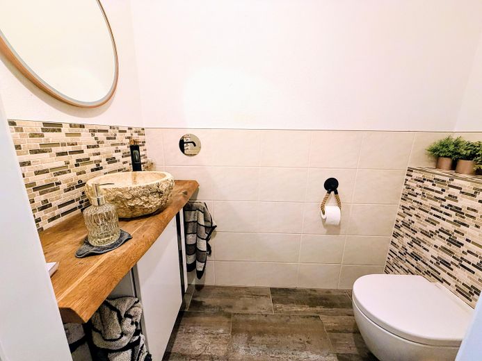 Casa familiare del 2021 a Bellenberg, Neu-Ulm | 5 locali | Giardino | Garage | senza provvigione – Gästebad EG