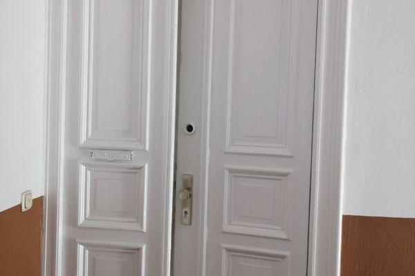 Platz für mich - schöne 2-Zimmer-Stuckaltbauwohnung