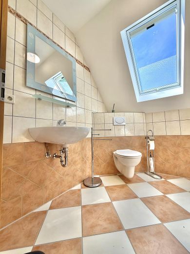 Familienglück in Gescher: Modernisiertes Einfamilienhaus in ruhiger Lage – Badezimmer Obergechoss