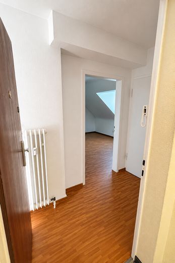 Keyifli 42 m² – merkezi konumda 2 odalı çatı katı dairesi – Eingangsbereich