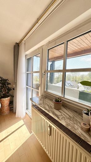 Beautiful Unfurnished Designer Apartment – Wohnzimmer/Balkon