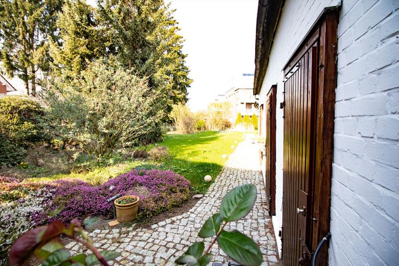 Historische Rotklinkervilla – kernsaniert mit optionalem Baugrundstück – Blick Richtung Garten