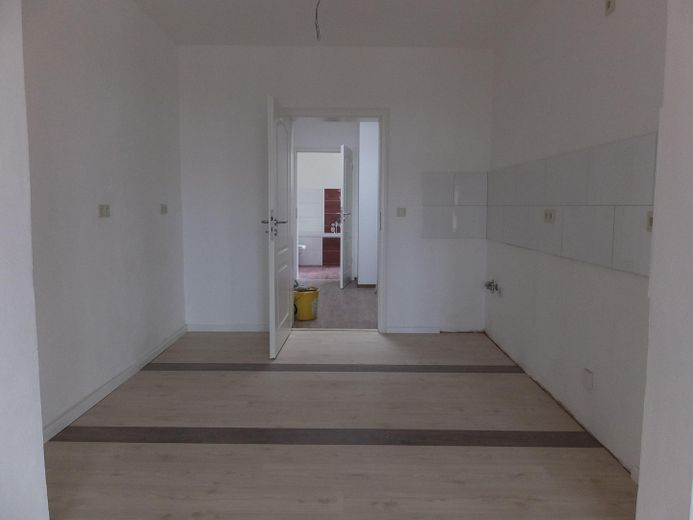 Großzügiger Altbaucharme in zentraler Lage – 4‑Raum‑Wohnung mit besonderem Grundriss – Küche