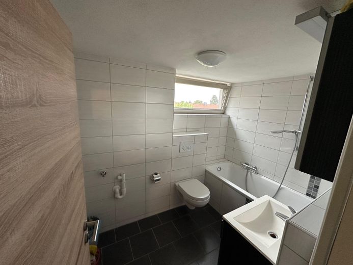 Badezimmer mit Fenster