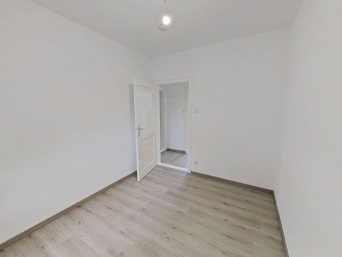 Jasne 3-pokojowe mieszkanie na poddaszu z nowoczesną łazienką z wanną, w odległości spaceru od centrum miasta – Ansicht II: Schlafzimmer II