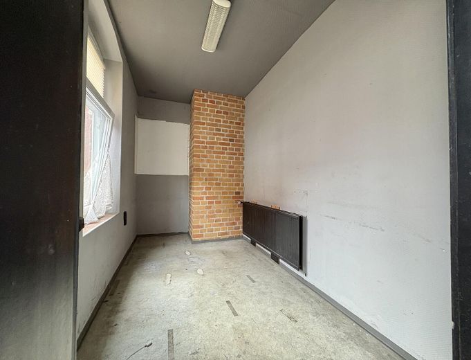 PROVISIONSFREI | KFZ-Werkstatt mit Lackierkabine & 17 Stellplätzen – 557 m² – Büro- / Empfangsraum