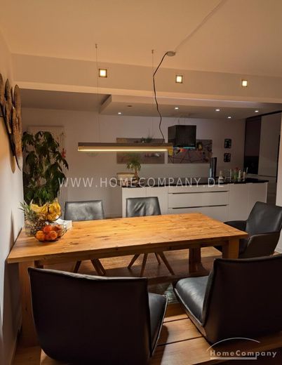 Wohnen im Grünen – Befristete Vermietung: Stilvolles Einfamilienhaus mit Garten  &  Terrasse in Olching – cfc782cd349a032a289d524d2319db45172aed83.jpg