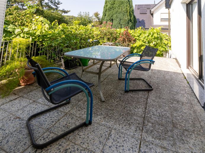 Westterrasse vor der Küche