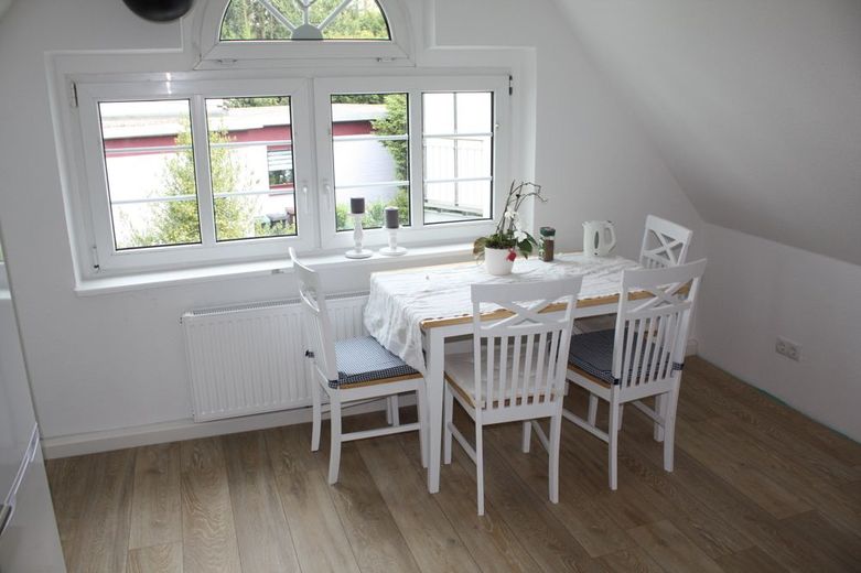 Stilvolle 3-Zimmer-Altbauwohnung mit offener Galerie -Tolle Wohnatmosphäre in ruhiger Lage – Küche