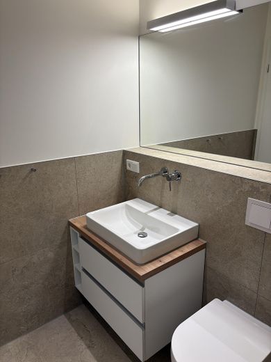 Exklusive 2-Zimmer-Neubauwohnung mit Balkon – Bad