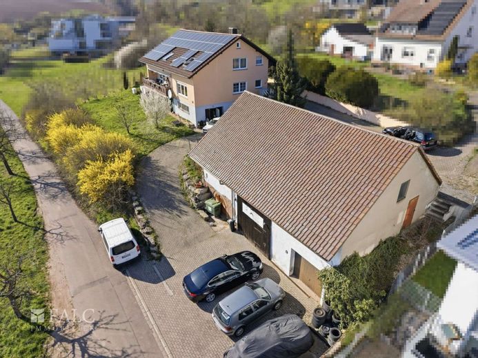 Großes Grundstück !! Viel Wohnfläche !! Kleiner Preis !! – Luftbild