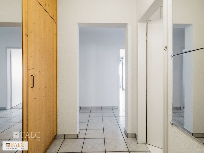 Attraktive 4-Zimmer-Wohnung mit großem Südwest-Balkon - ideal für Eigennutzer oder Kapitalanleger – Diele