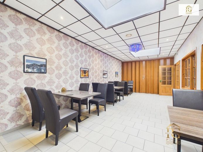 Beliebtes attraktives Restaurant im Stadtkern von Hemmoor mit Kegelbahn, großen Saal mit ca. 300 Sitzplätzen,Bühne, Gäste Zimmer, Außenterrasse – Raucherbereich