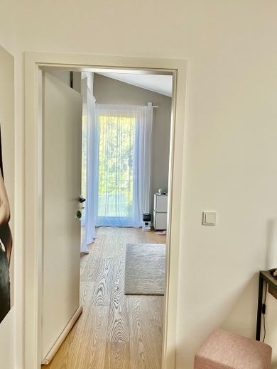 Casa d’architetto completamente ristrutturata a Mainz-Drais | 191 m2 | 7,80 m di larghezza della casa | 3 bagni | Pompa di calore – Blick in Kind/Büro