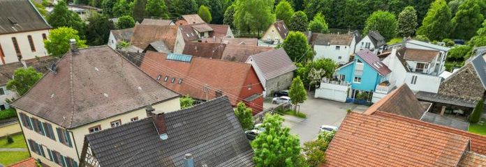 IMMORath.de - 5-Zimmer Doppelhaushälfte mit Innenhof