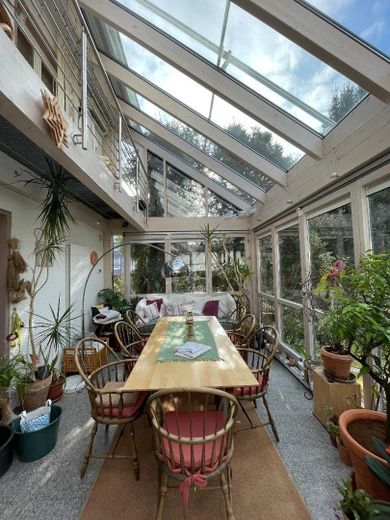 Freistehendes Architektenhaus mit einem großzügigen Wintergarten – Wintergarten