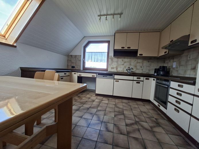 OG links, große Küche