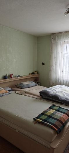 Mehrfamilienhaus mit großem Grundstück – 1 OG Schlafzimmer