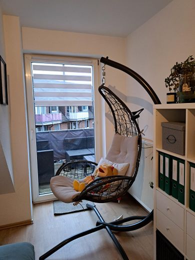 Moderne 2-Zimmer-DG-Wohnung mit Wohnküche und Balkon – Wohnbereich