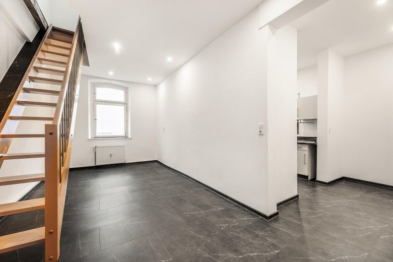 Abstellfläche mit Treppe