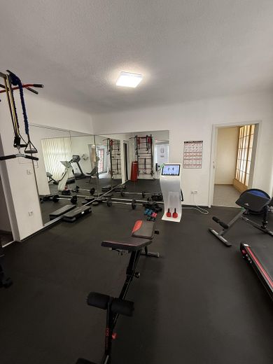 Attraktive Gewerbe, Büro oder Praxisräume in zentraler Lage in Schwäbisch Gmünd – Behandlungs / Trainingsfläche