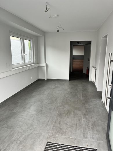 Eingang Büro links