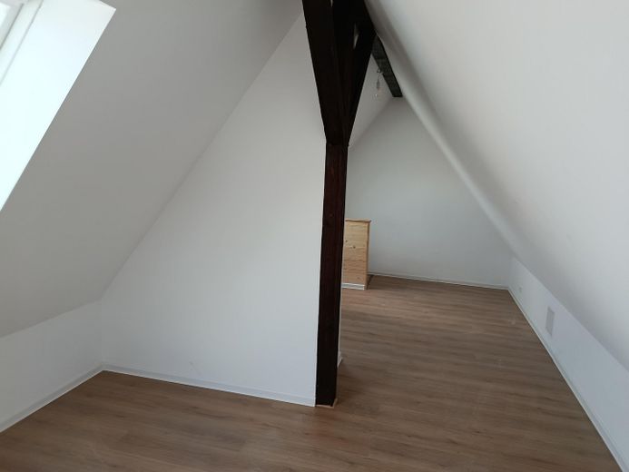Komplett renovierte 3 Zimmer DG-Maisonette Wohnung in Holzgerlingen – Dachstudio