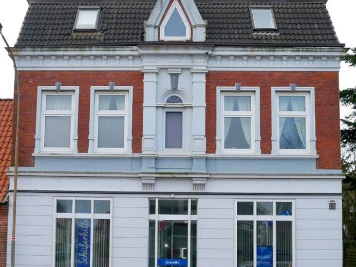 Historisches, gepflegtes Wohn- und Geschäftshaus über drei Etagen in 25709 Marne zu verkaufen. – Foto 1