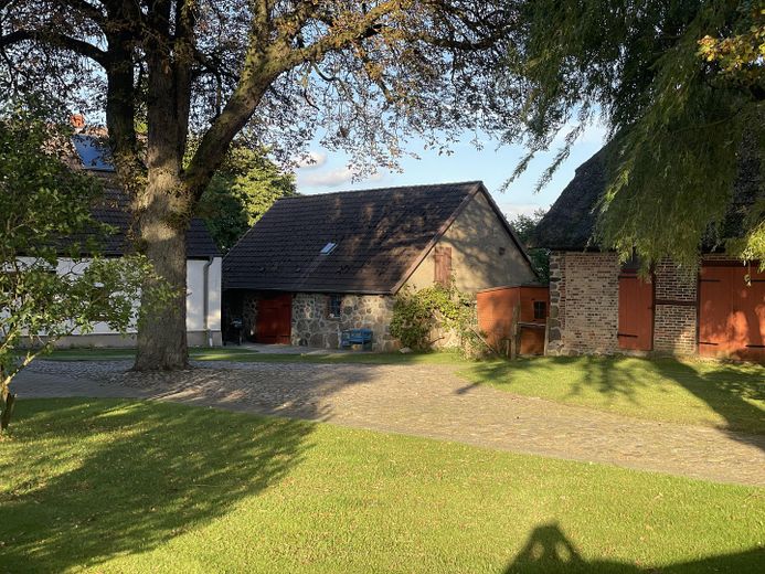 Charmante propriété avec cour et grand terrain – Photo 22