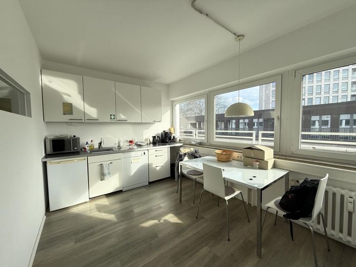 Im Alleinauftrag! Büro mit Terrasse vis a vis zum Gerling Quartier – Aufenthaltsraum