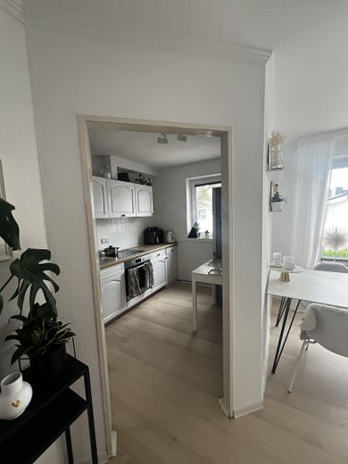 SENZA PROVVIGIONE Casa trifamiliare con vista sul fiordo e interessanti redditi da locazione, circa 300 m2 di superficie abitabile – 1. OG-Wohnung Küche