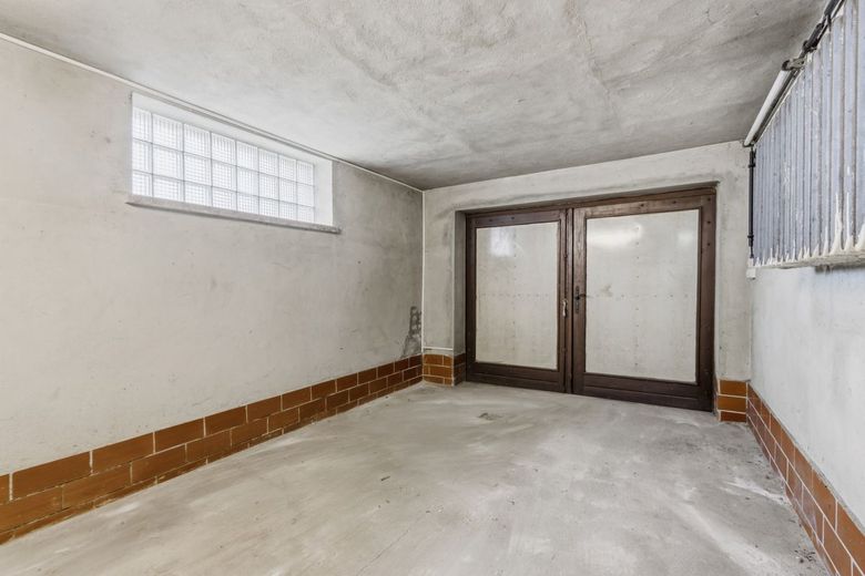 Handwerker aufgepasst! Einfamilienhaus mit Pool und Garage in Delitz am Berge – Garage