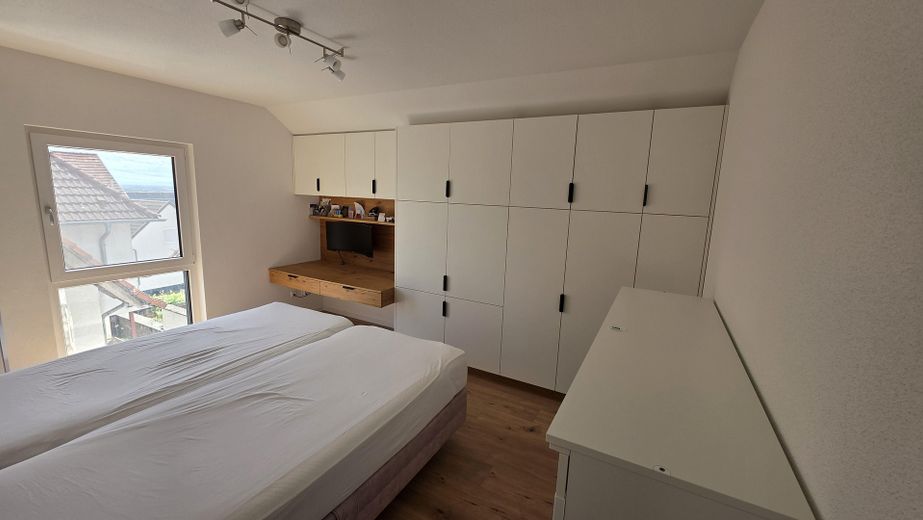 Можна одразу заселятися! Новий односімейний будинок у Франквайлері – Schlafzimmer