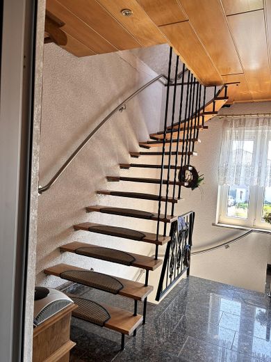 Ehemalige Gastwirtschaft und Pension "Zum grünen Baum" in Zschepplin zu verkaufen – Treppe zum 2. OG