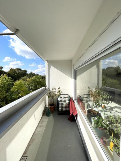 Sonnengefluteter Balkon