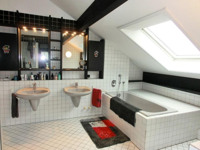 Bad 1 von 4 + Gäste WC