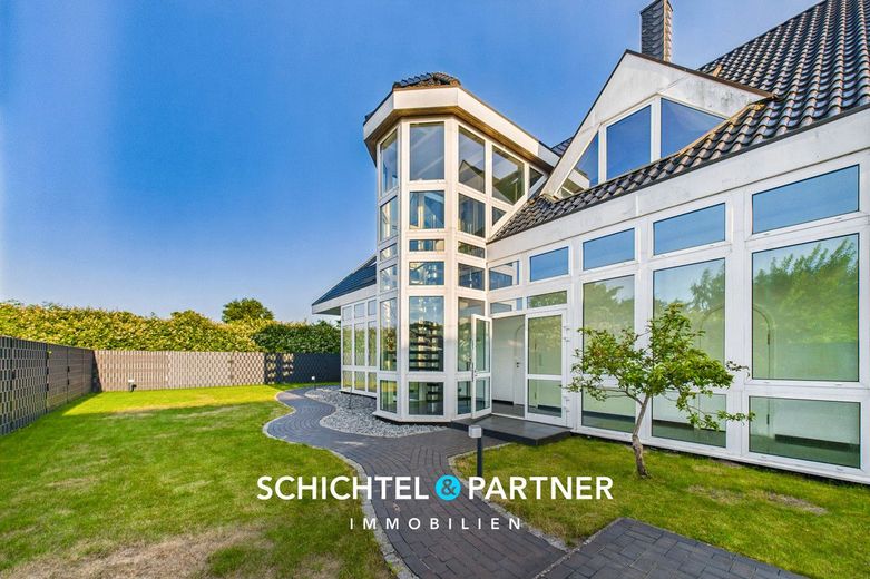 Uphusen | Seltenes Wohn- und Geschäftshaus mit Parkhof und Autohalle – S&amp;P | Rückansicht