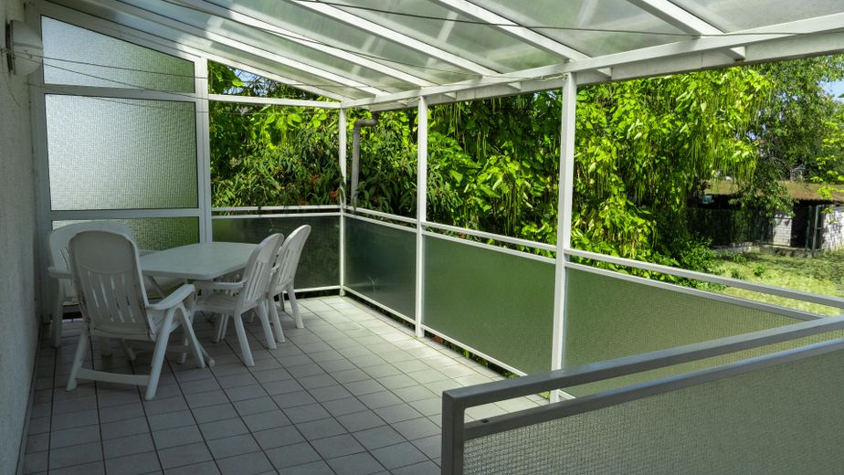 Ek yapılaşma imkânına sahip geniş arsada villa tarzı müstakil ev – Ruhig gelegene Hochterrasse