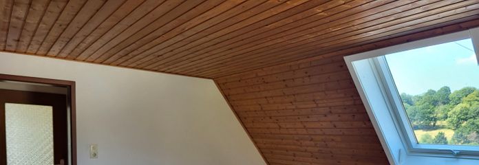 Helle 3-Zimmer-DG-Wohnung – Wohnzimmer