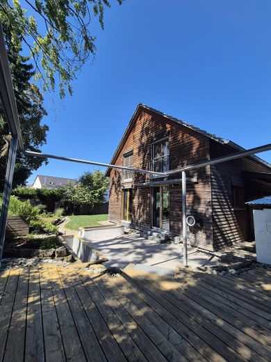 Ökologisches Holzhaus im Hegau: Ein einzigartiger Rückzugsort für Ihre Familie! – Sitzplatz Garten