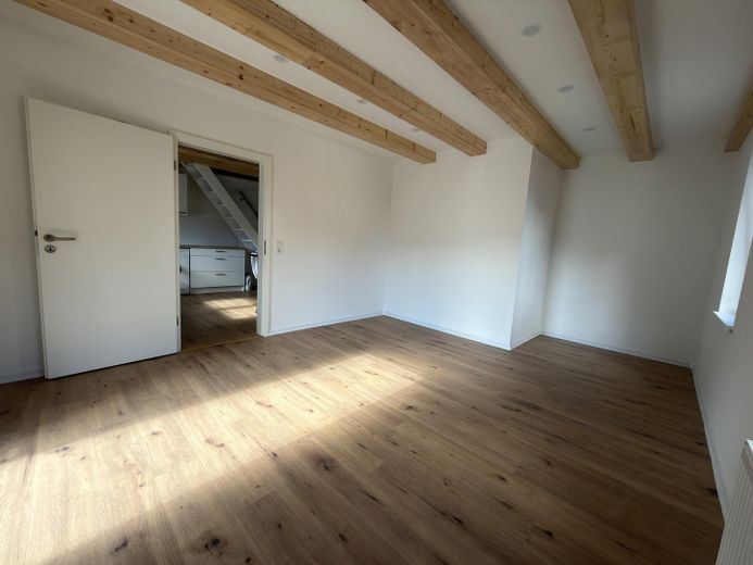 Kernsaniertes ZFH – 2 vermietbare Whg., Energieklasse A, 1.450 € Sollmiete – OG Wohnzimmer