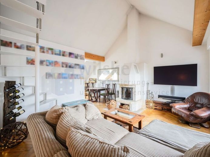 Oberkassel Rheinnähe: Top-Level, 5 Räume, Kamin, Stellplatz – Foto 1
